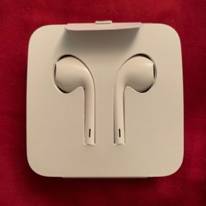 BRAND NEW NEVER USED OR OPENED IPHONE HEADPHONES